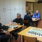 ... gli inseguitori dopo il giro di boa